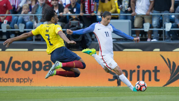 alejandro-bedoya-philadelphia-union-mls-signs.jpg